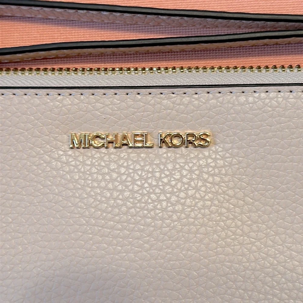 New Michael Kors Bag. Gold Zipper And Logo. Dark Pink.